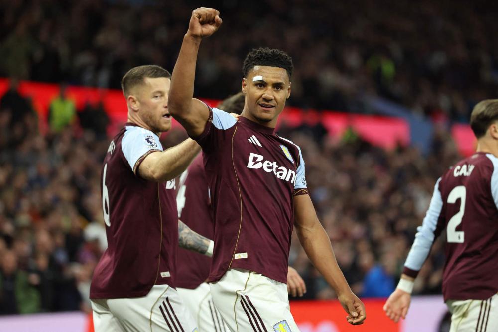 纳干诺MMA生涯从终极格斗冠军到跨界拳坛的力量传奇之路解析